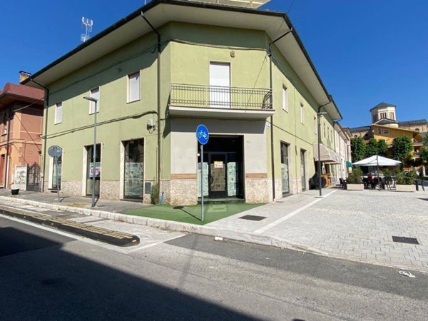 negozio in affitto ad Avezzano