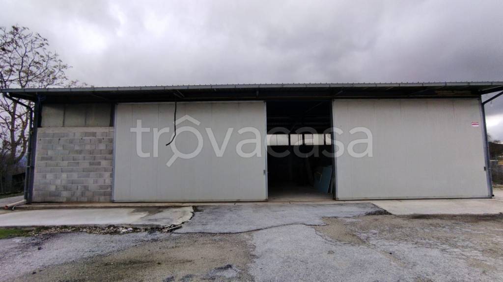 locale commerciale in affitto ad Avezzano in zona San Pelino