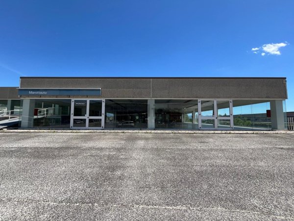locale commerciale in affitto ad Avezzano