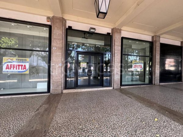 negozio in affitto ad Avezzano