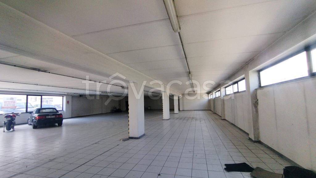 locale commerciale in affitto ad Avezzano