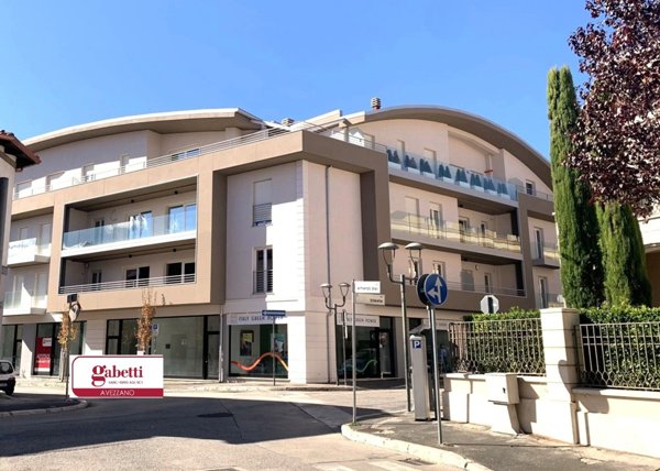 locale commerciale in affitto ad Avezzano