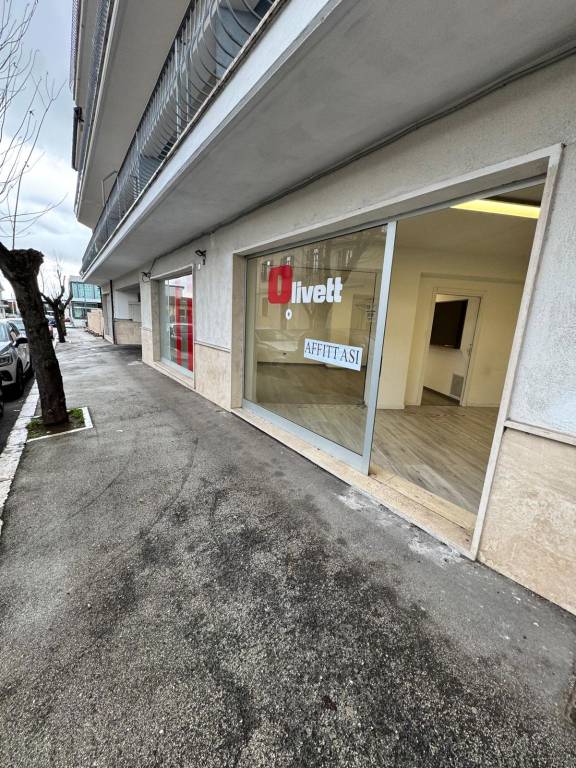 negozio in affitto ad Avezzano