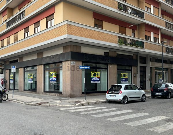 locale commerciale in affitto ad Avezzano