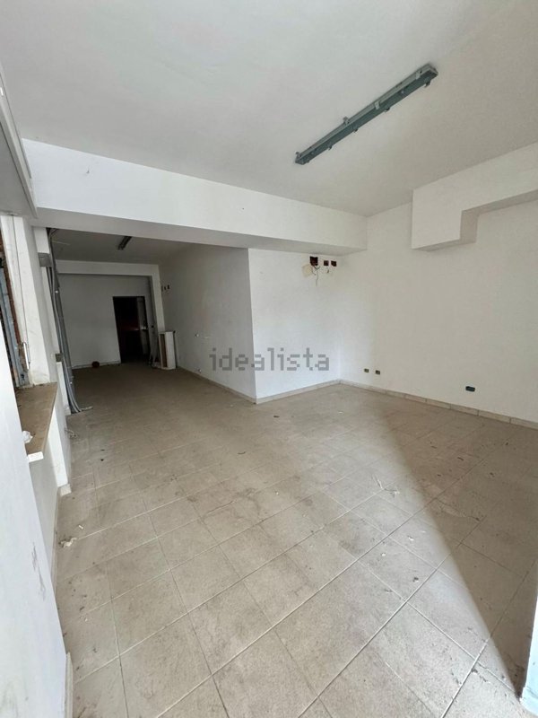 locale commerciale in affitto ad Avezzano
