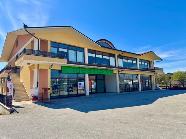 locale commerciale in affitto ad Avezzano