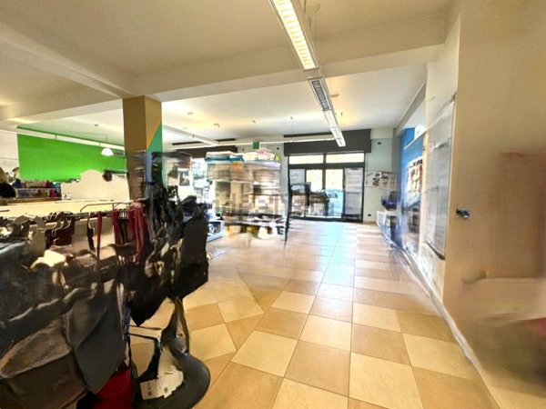 locale commerciale in affitto ad Avezzano