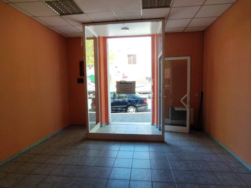 negozio in affitto ad Avezzano