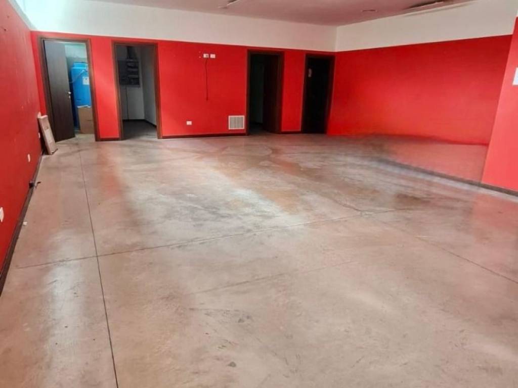 negozio in affitto ad Avezzano