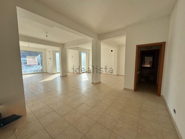 locale commerciale in affitto ad Avezzano