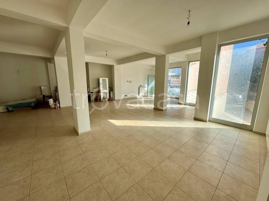 negozio in affitto ad Avezzano