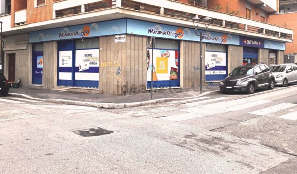 locale commerciale in affitto ad Avezzano