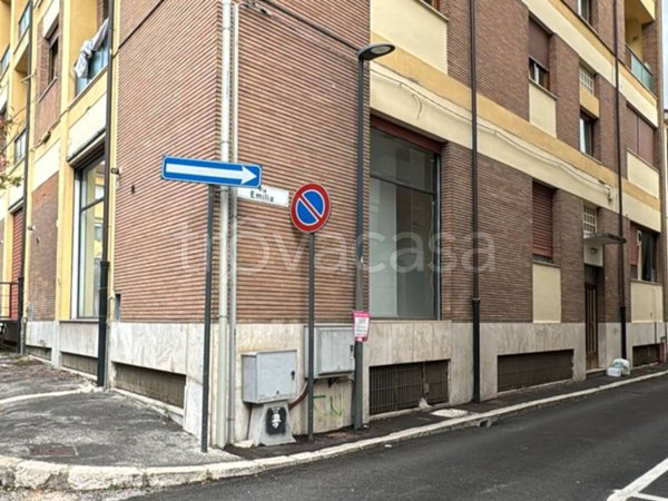 negozio in affitto ad Avezzano