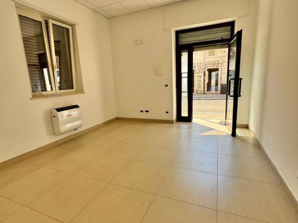 negozio in affitto ad Avezzano