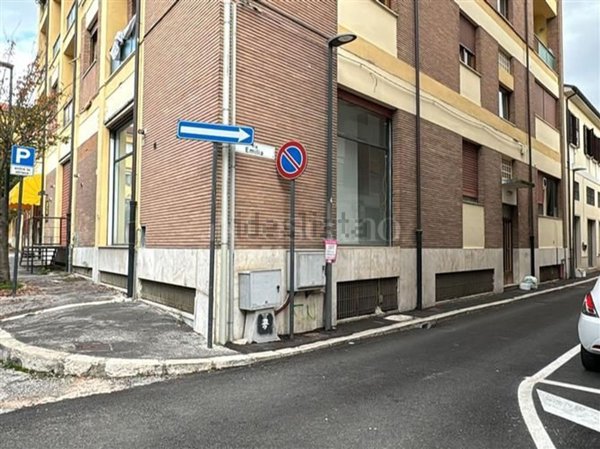 locale commerciale in affitto ad Avezzano