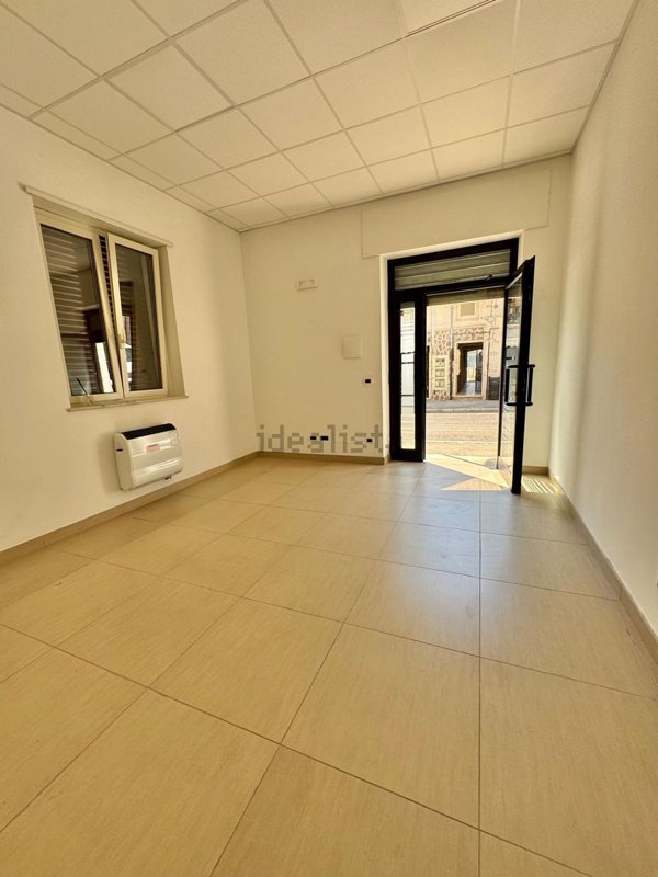 locale commerciale in affitto ad Avezzano