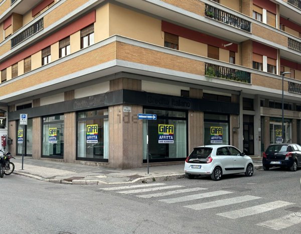 locale commerciale in affitto ad Avezzano