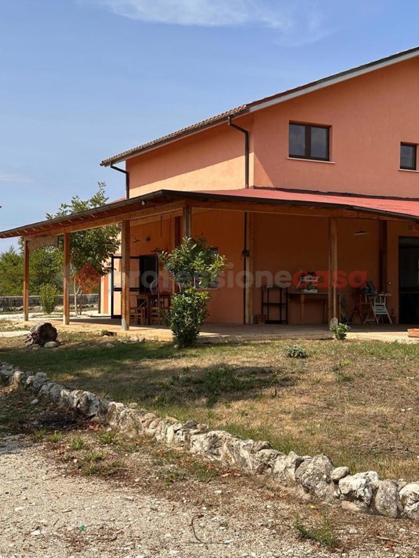 negozio in affitto ad Avezzano