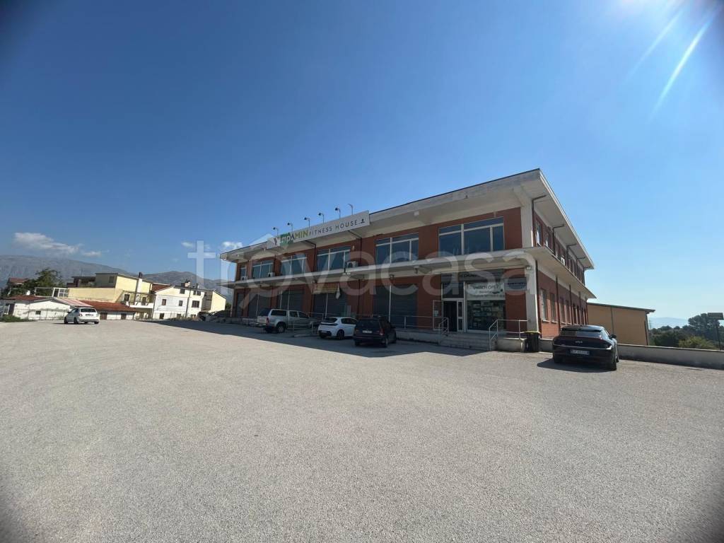 negozio in affitto ad Avezzano