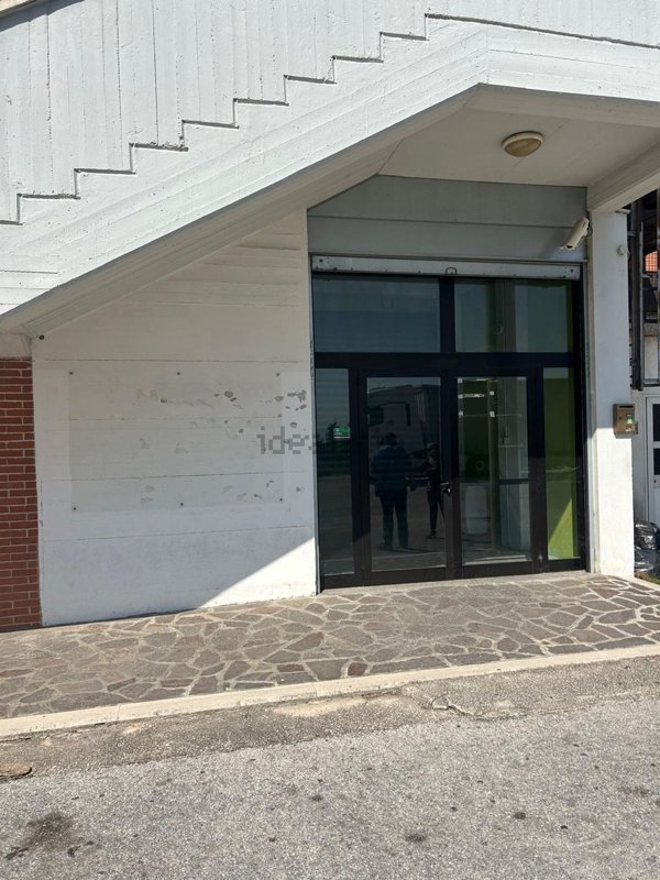 locale commerciale in affitto ad Avezzano