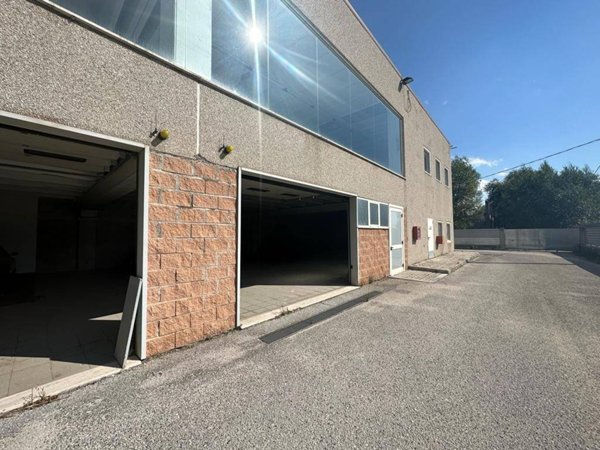 locale commerciale in affitto ad Avezzano
