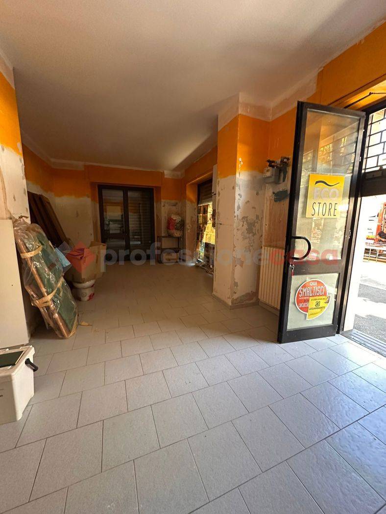 locale commerciale in affitto ad Avezzano