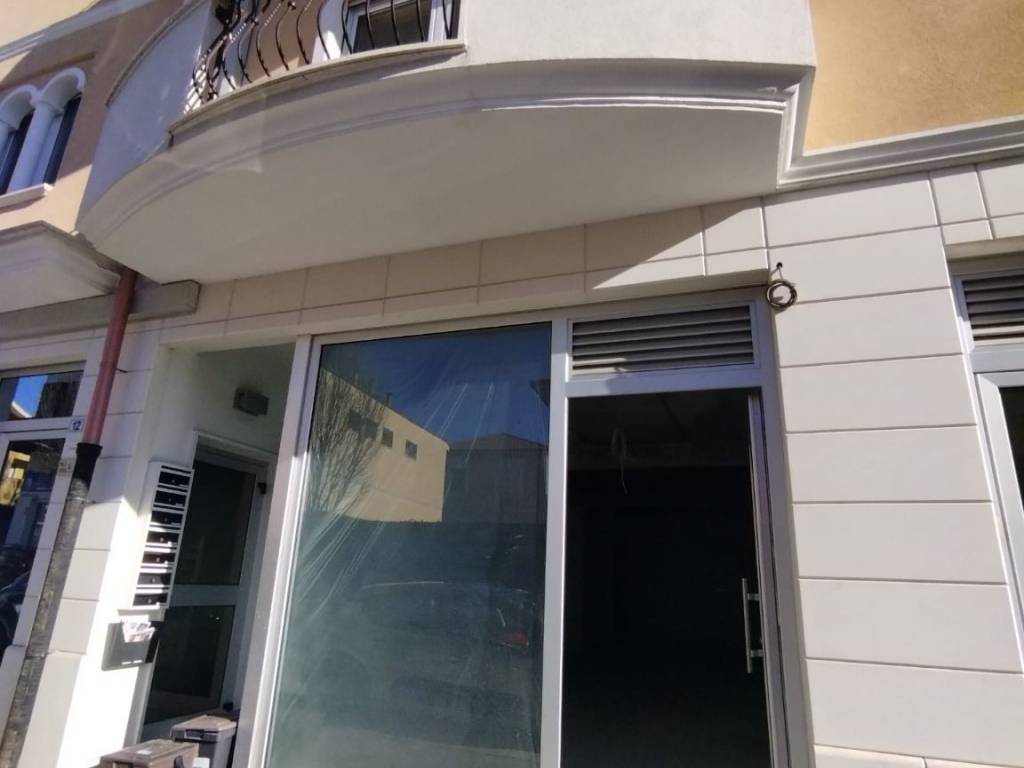 negozio in affitto ad Avezzano