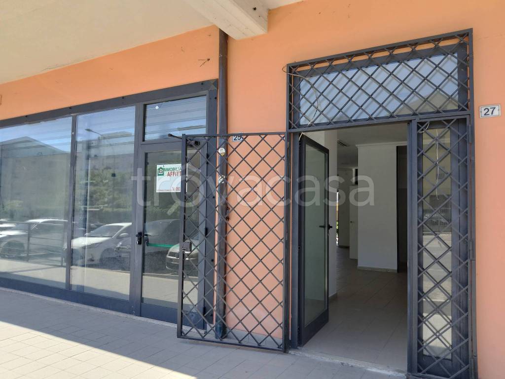 negozio in affitto ad Avezzano