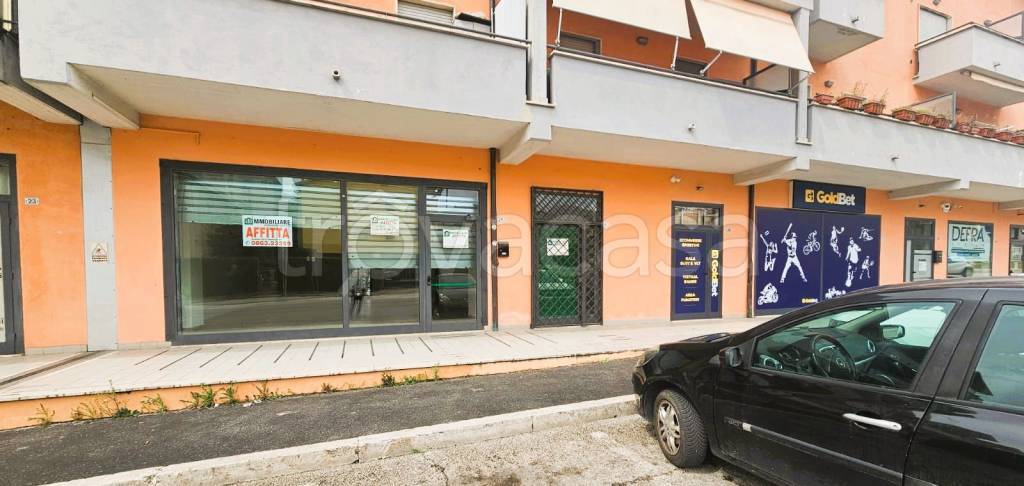 negozio in affitto ad Avezzano