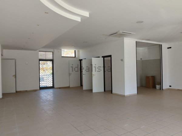 locale commerciale in affitto ad Avezzano