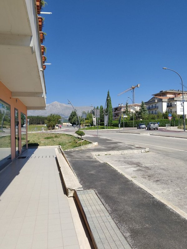 locale commerciale in affitto ad Avezzano