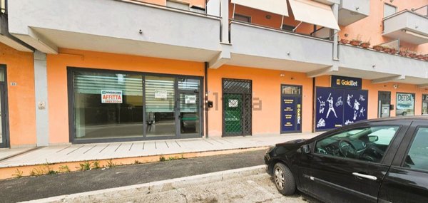 locale commerciale in affitto ad Avezzano