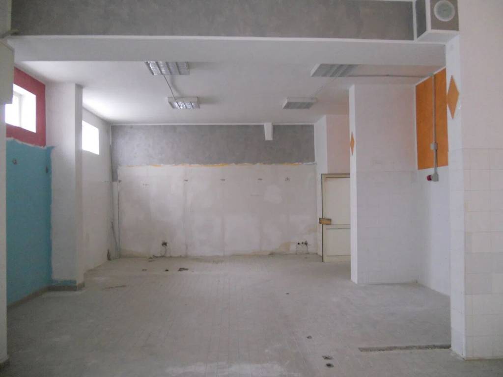 negozio in affitto ad Avezzano