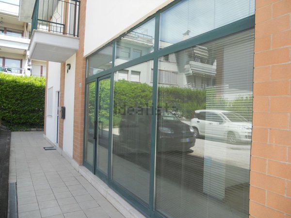 ufficio in affitto ad Avezzano