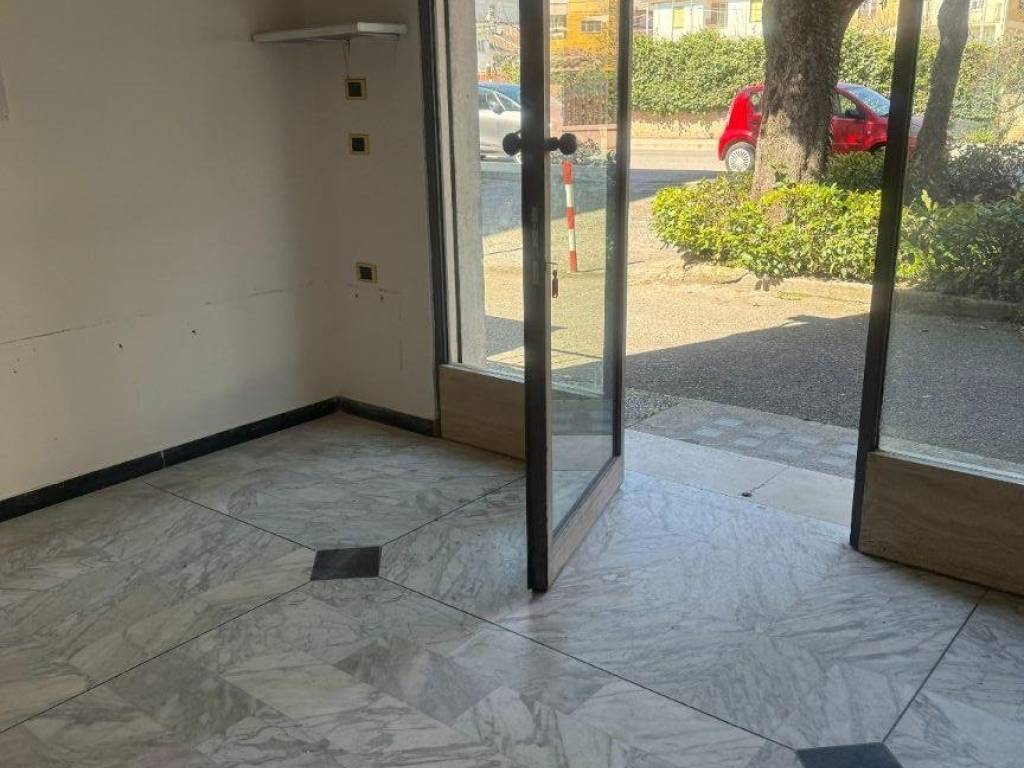 negozio in affitto ad Avezzano