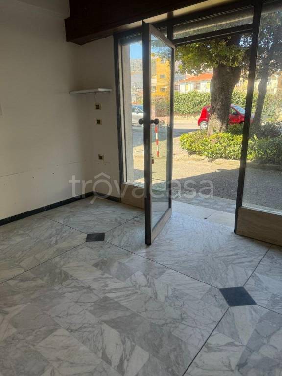 negozio in affitto ad Avezzano