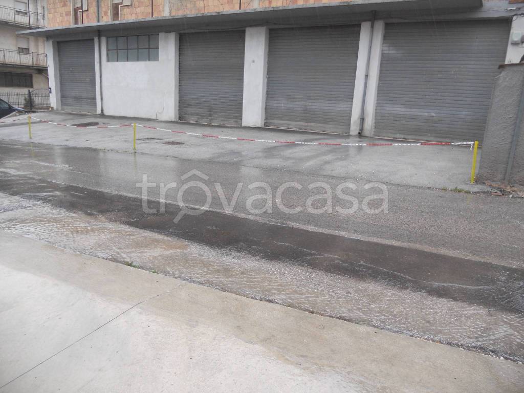 locale commerciale in affitto ad Avezzano