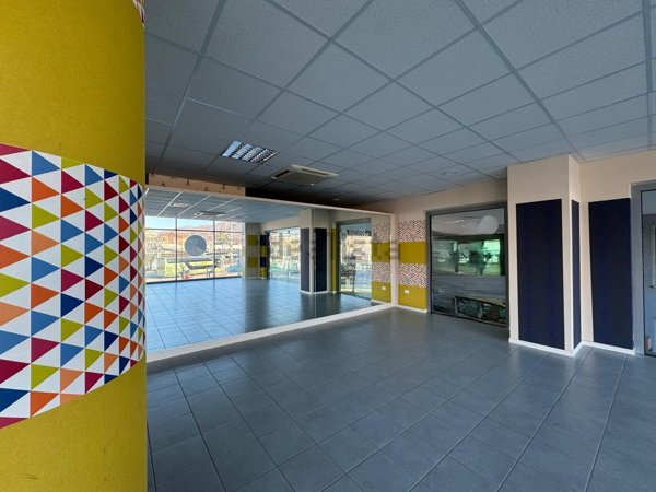 locale commerciale in affitto ad Avezzano