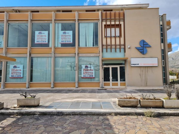 locale commerciale in affitto ad Avezzano