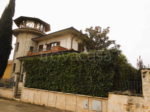 casa indipendente in affitto ad Avezzano in zona San Pelino