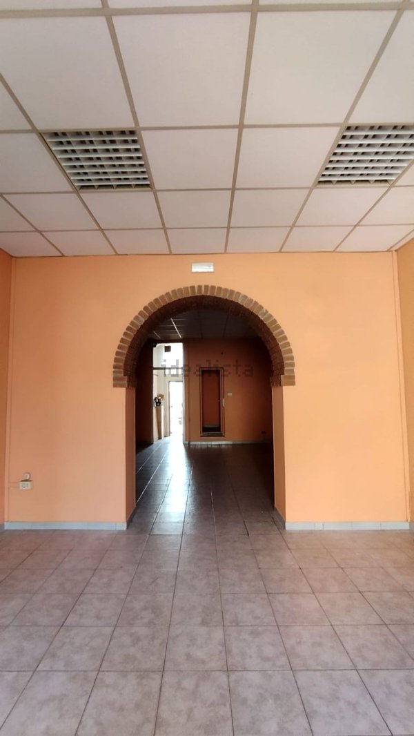 locale commerciale in affitto ad Avezzano
