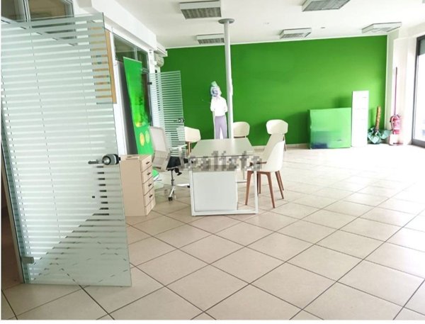 locale commerciale in affitto ad Avezzano