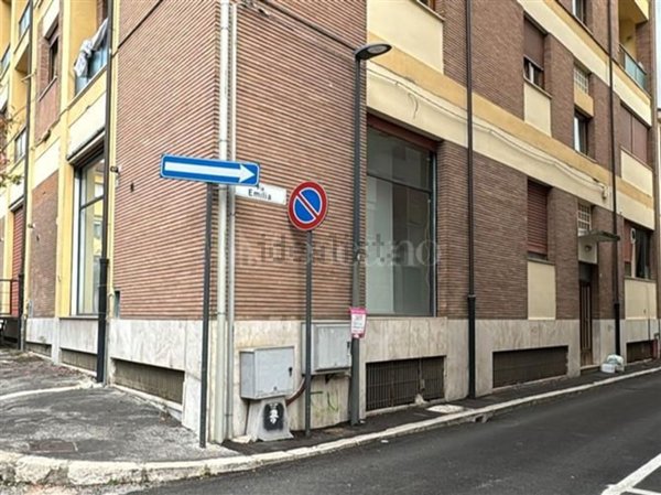 locale commerciale in affitto ad Avezzano