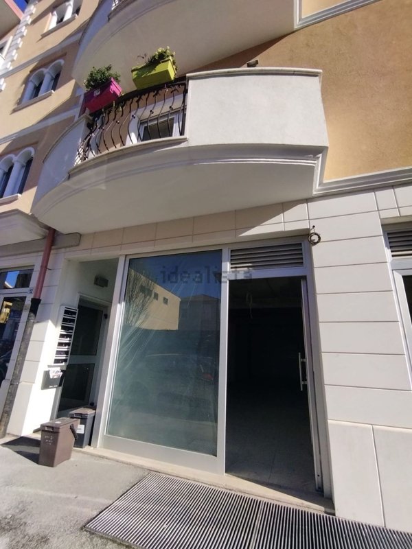 locale commerciale in affitto ad Avezzano