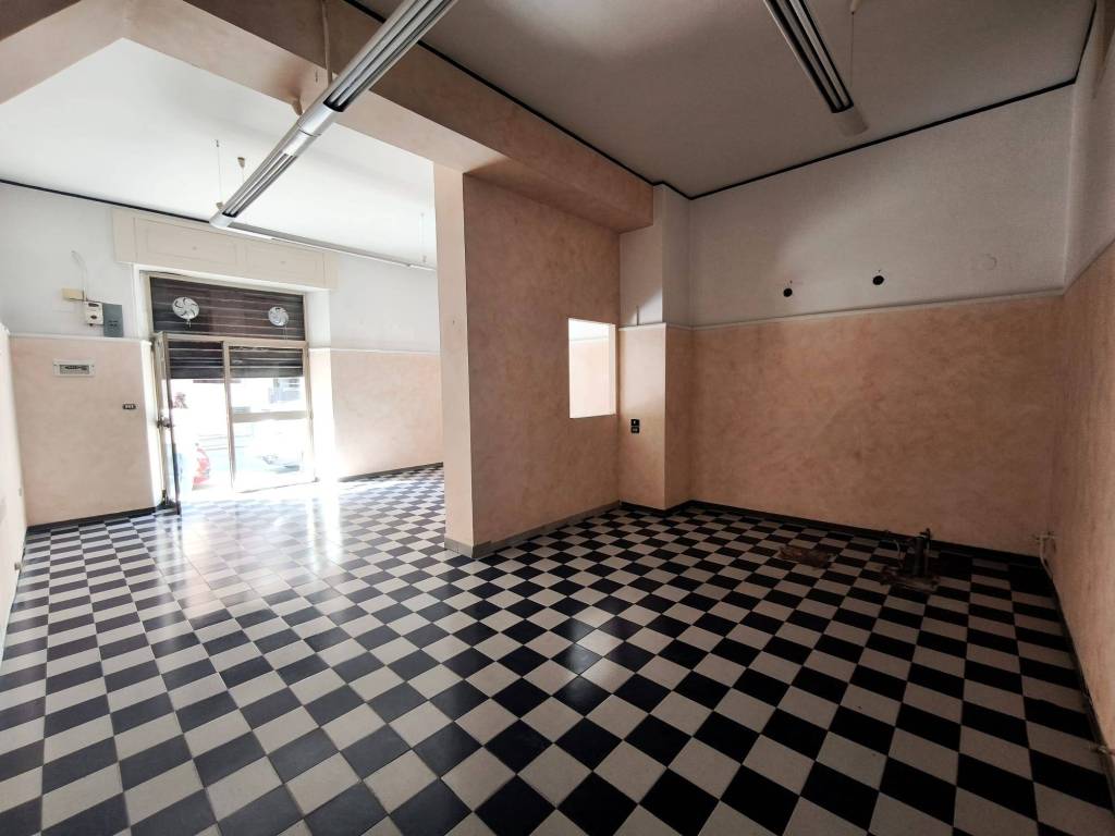 negozio in affitto ad Avezzano