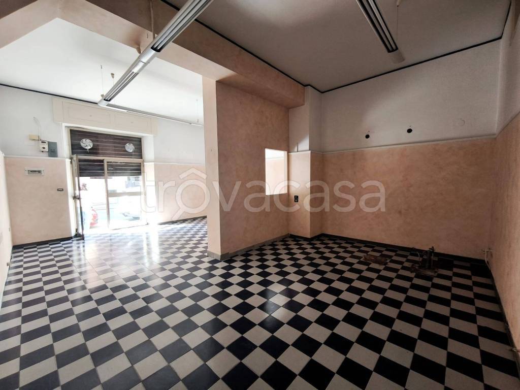 negozio in affitto ad Avezzano