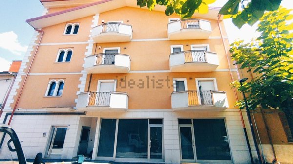 locale commerciale in affitto ad Avezzano