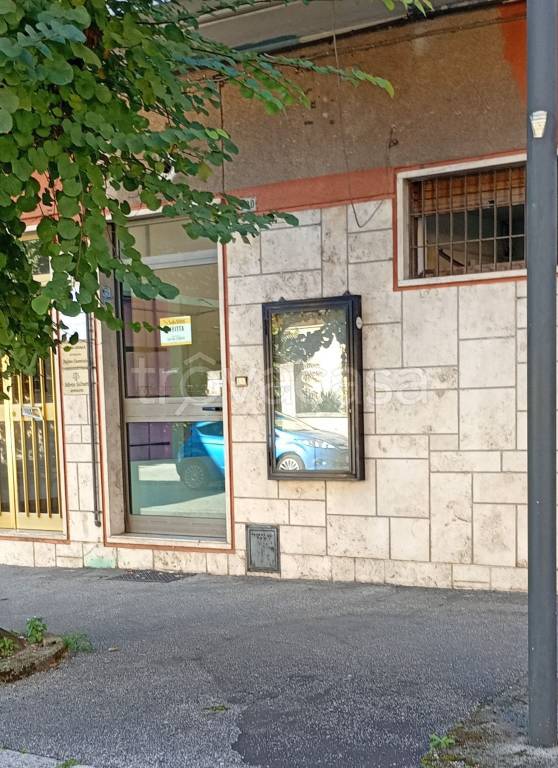 negozio in affitto ad Avezzano