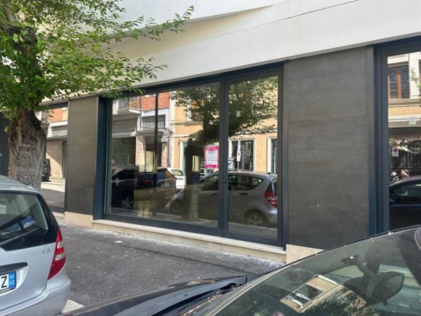 negozio in affitto ad Avezzano