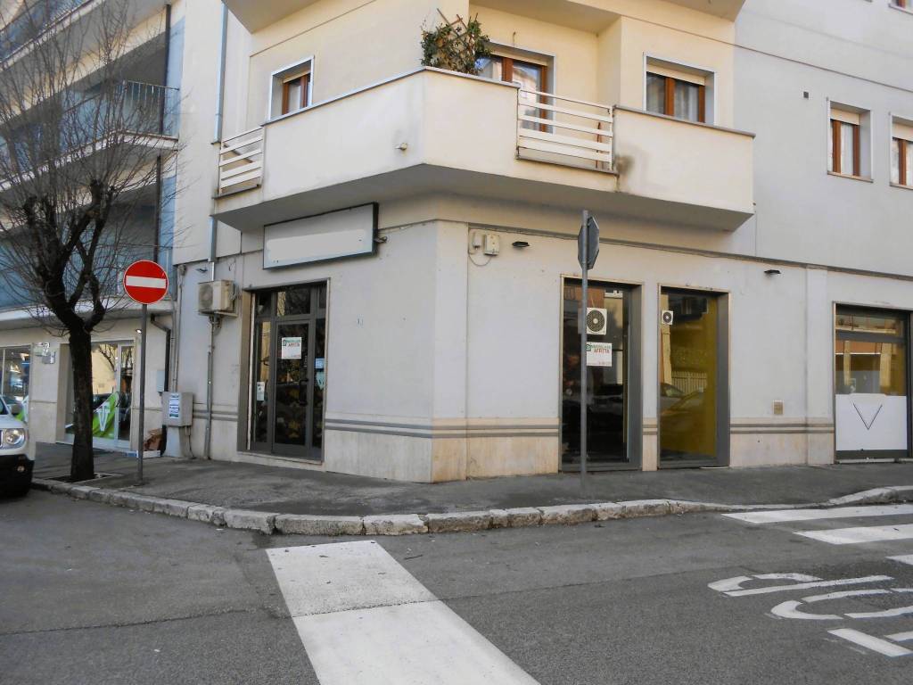 negozio in affitto ad Avezzano